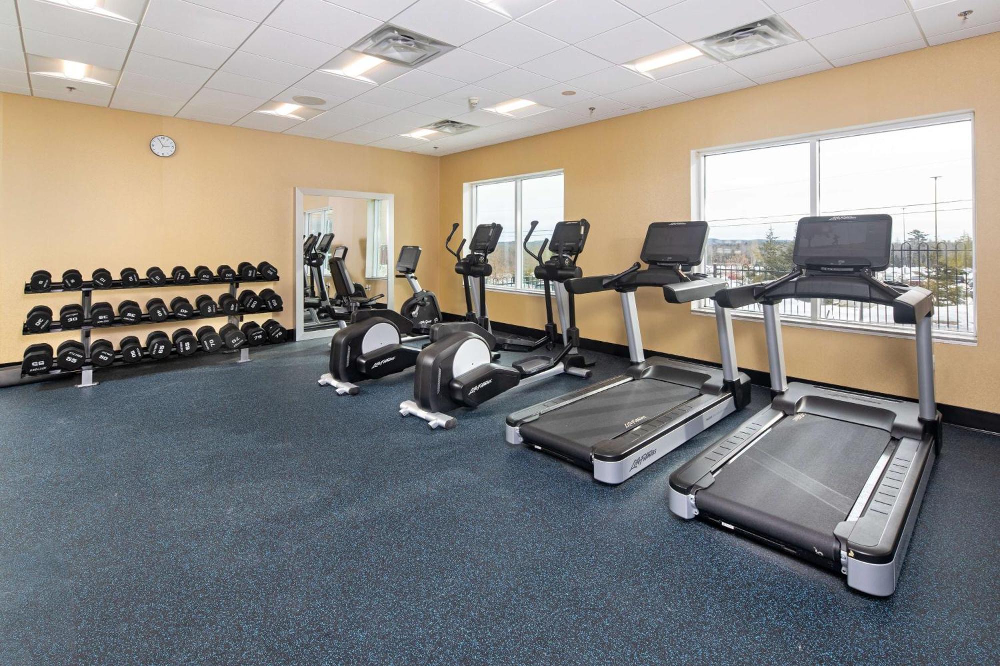 Hilton Garden Inn Halifax Airport Enfield Экстерьер фото