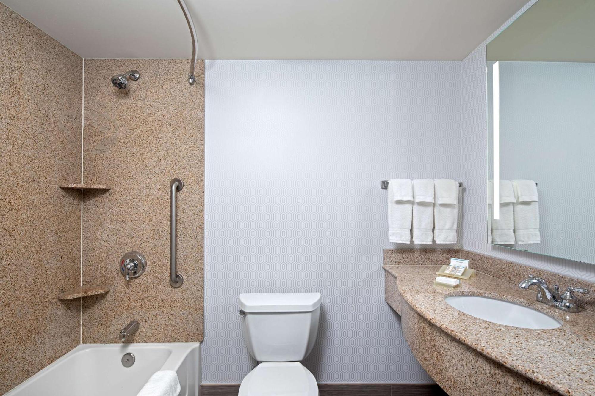 Hilton Garden Inn Halifax Airport Enfield Экстерьер фото