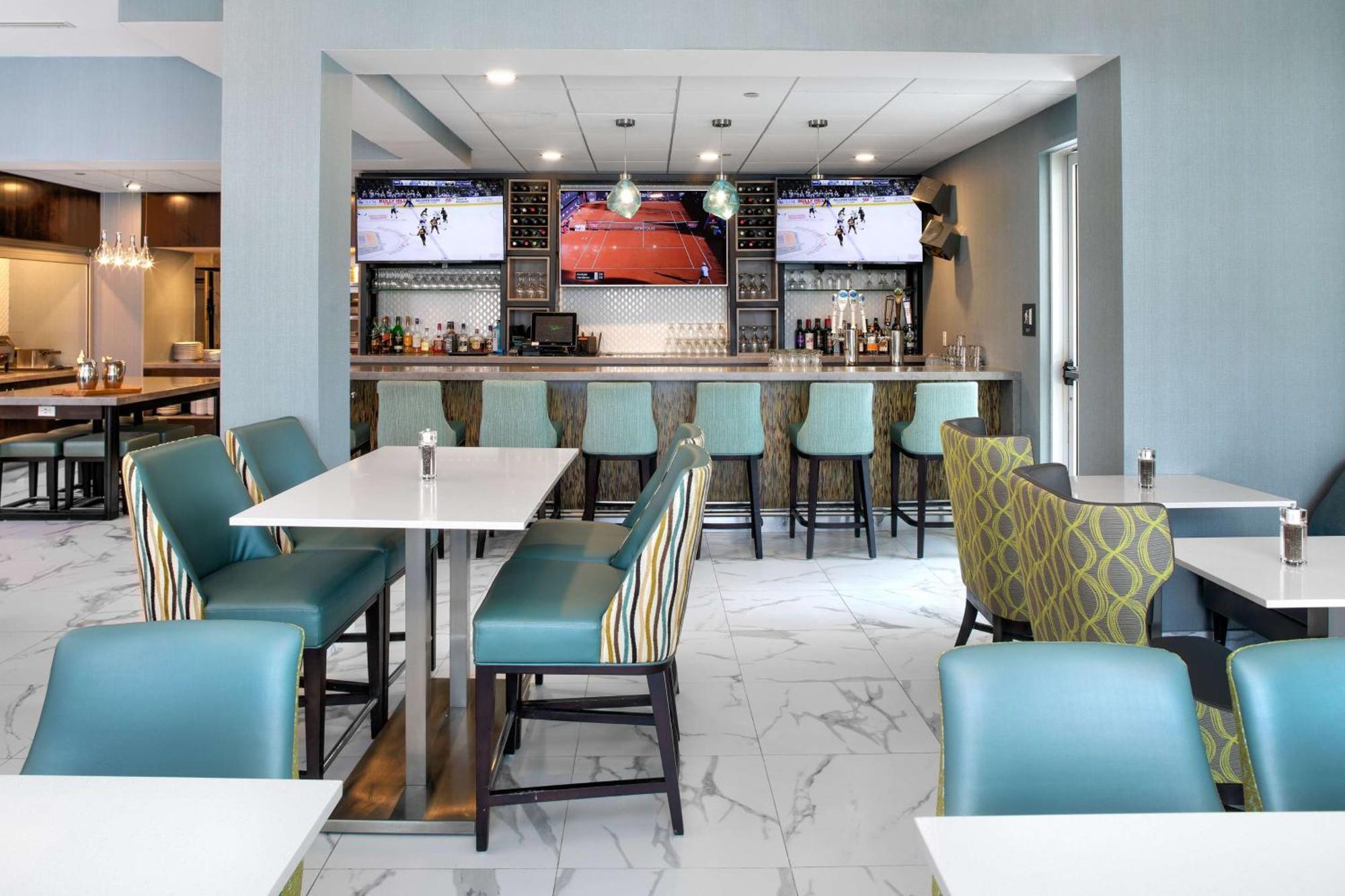 Hilton Garden Inn Halifax Airport Enfield Экстерьер фото