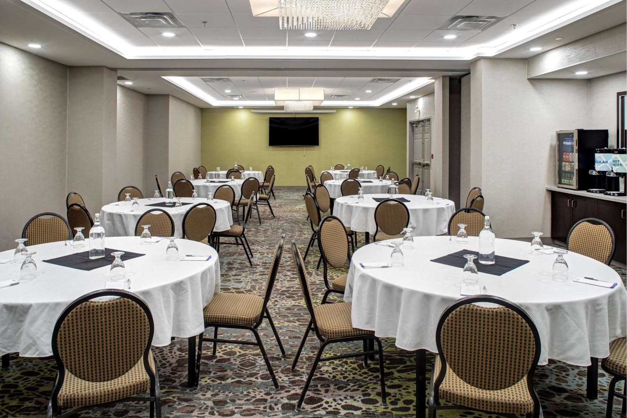 Hilton Garden Inn Halifax Airport Enfield Экстерьер фото