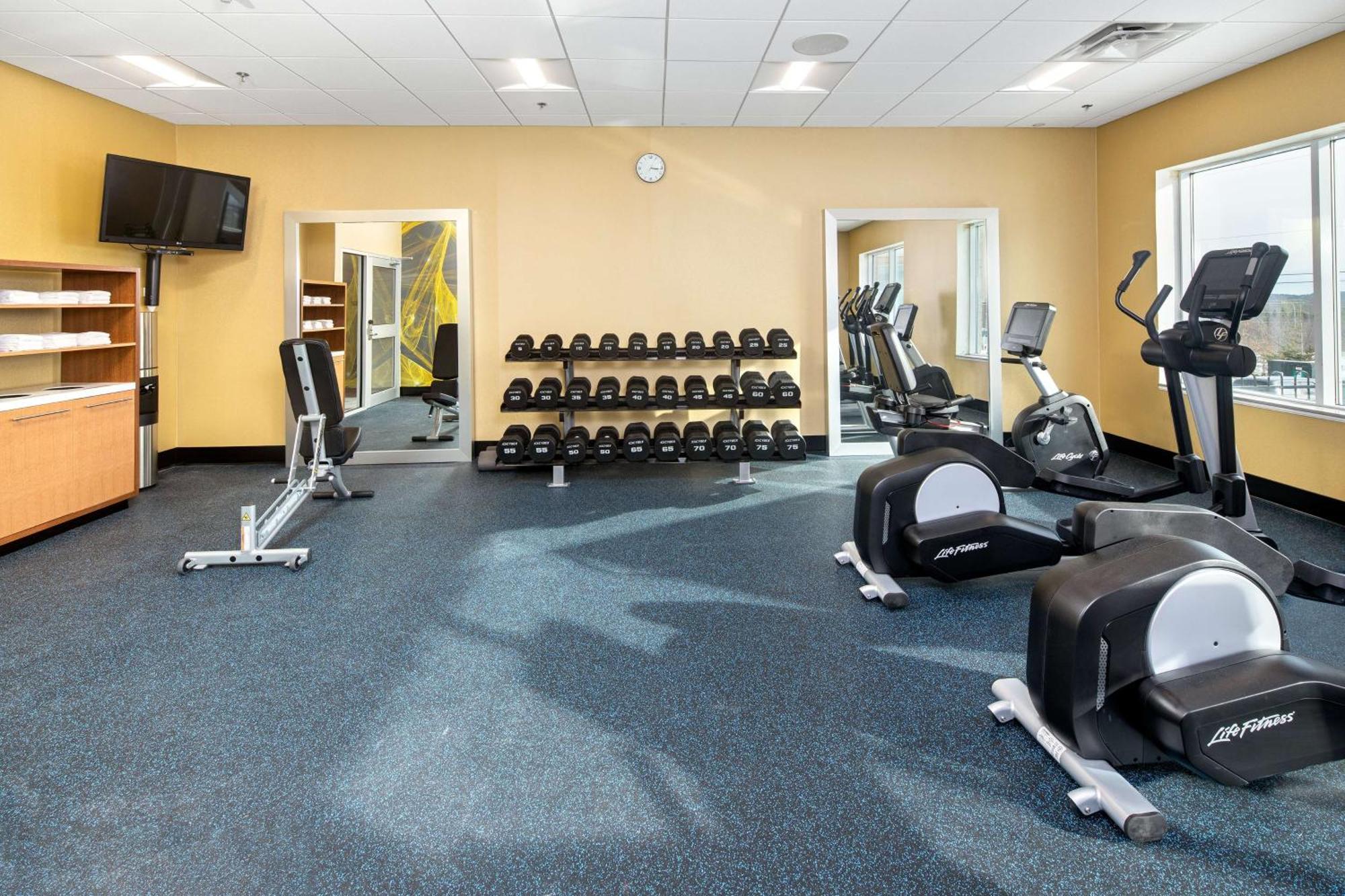 Hilton Garden Inn Halifax Airport Enfield Экстерьер фото